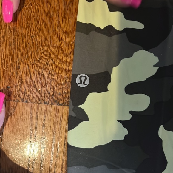 Brand new Lululemon size 6 fast and free 28” with pockets - Picture 8 of 9